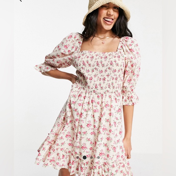 New Look tie back shirred smock dress in
white floral size 2 worn once - Picture 12 of 13